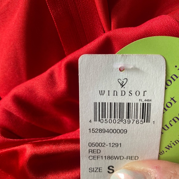 Sexy Red Windsor dress - Picture 2 of 2